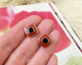 Square enamel Jomaz red and black small square earrings.