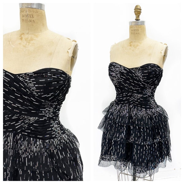 Fabulous sequin tulle 1990’s sweetheart strapless prom mini dress. Size XS/S.