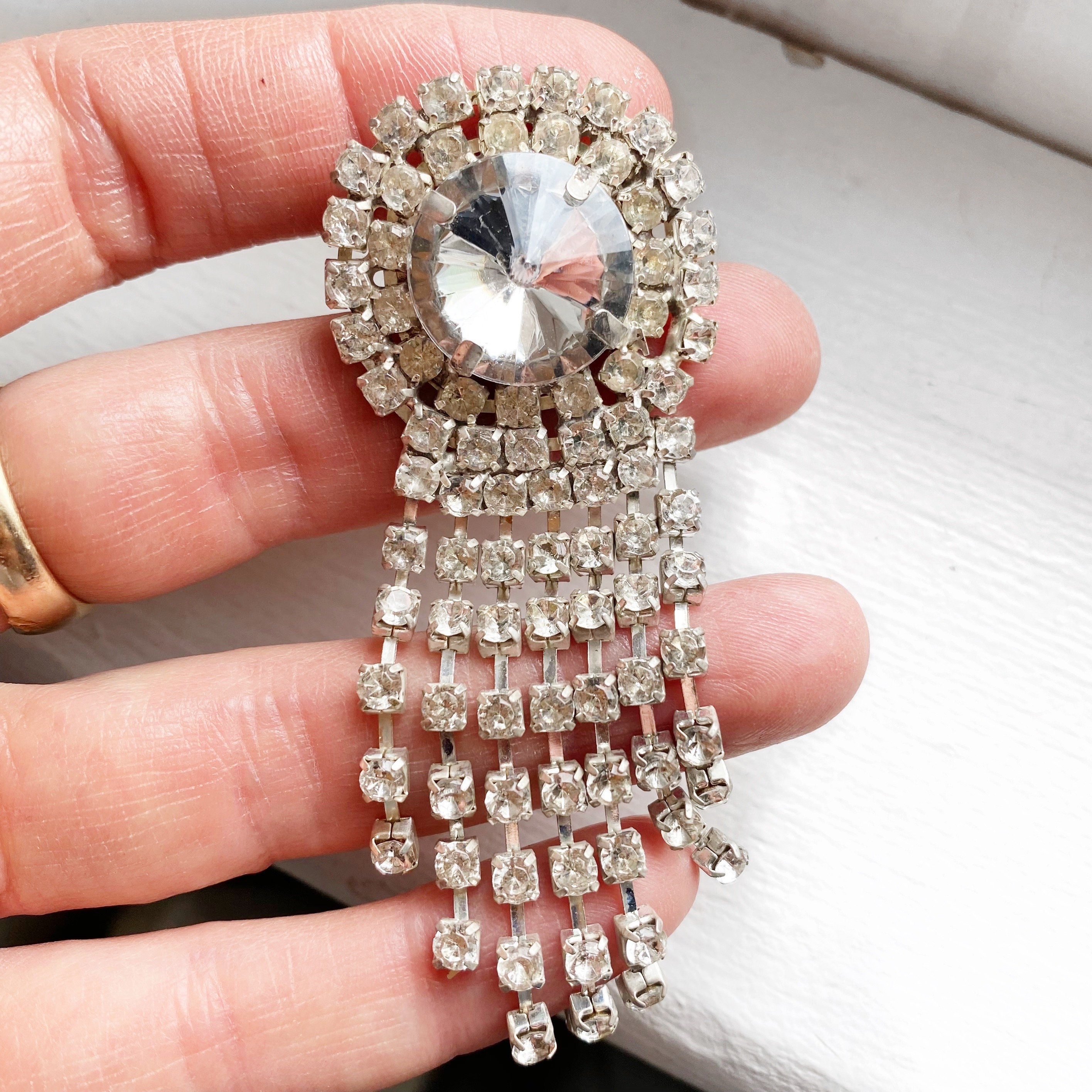 Dazzling fringe rhinestone brooch
