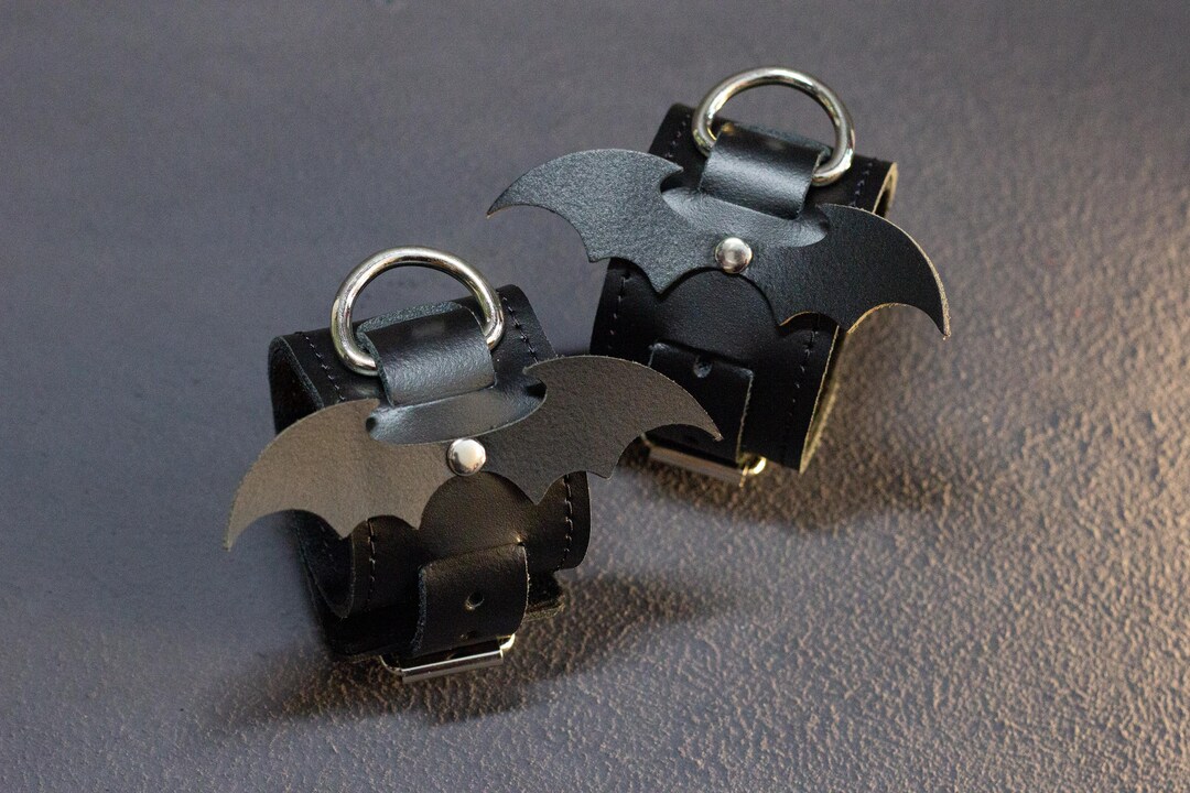 Leather Bat Wing Wrist Cuffs ,black With Suede Lining - Restraints BDSM ...