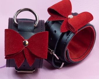 Black and Red BDSM Leather Wrist Cuffs – Suede Lined bondage cuffs