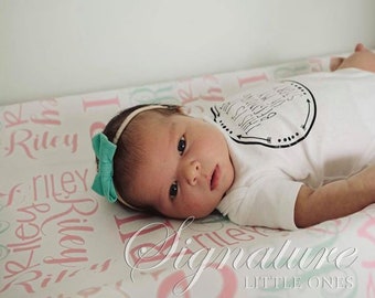 Spersonalizowany kocyk dla dziecka, spersonalizowana czapeczka, kocyk z imieniem, kocyk do otulania, prezent na baby shower, kocyk z informacją o narodzinach dziecka, czapeczka z imieniem