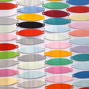 50+ bunte gestanzte Namensschilder, Bandschieber für die Kartenherstellung und Scrapbooking, Kartentopper, Verzierungen, Stanzteile