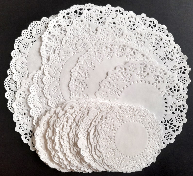 Paper doilies in different designs and sizes, junk journal & scrapbooking supplies, card making supplies, vintage style crafts, lace effect imagem 3