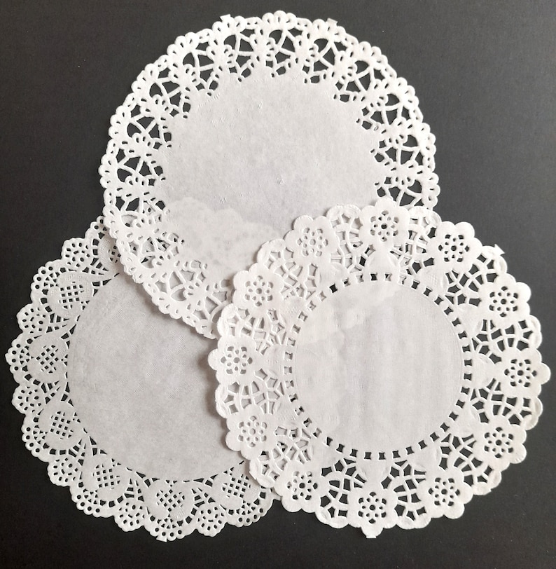 Paper doilies in different designs and sizes, junk journal & scrapbooking supplies, card making supplies, vintage style crafts, lace effect imagem 8
