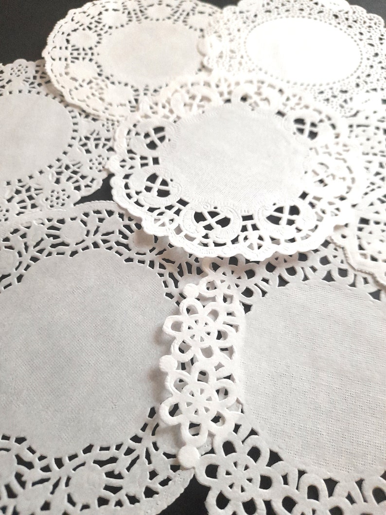Paper doilies in different designs and sizes, junk journal & scrapbooking supplies, card making supplies, vintage style crafts, lace effect imagem 6