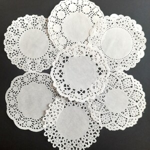 Paper doilies in different designs and sizes, junk journal & scrapbooking supplies, card making supplies, vintage style crafts, lace effect imagem 4