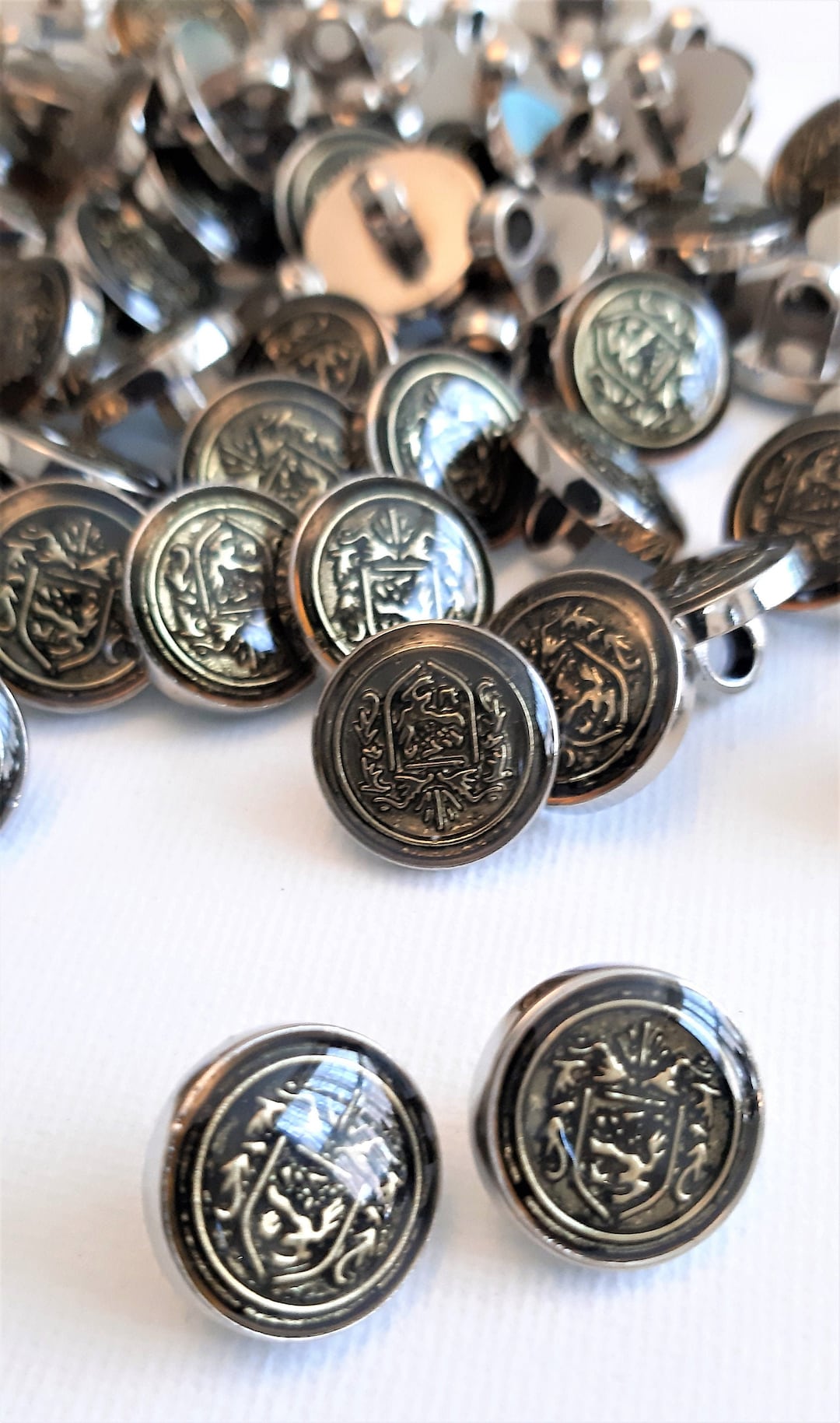 Carolean Button Crest Heraldic Buttons With Back Shank Loop, 15mm Gold and Black, Coat ...