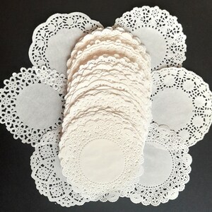 Paper doilies in different designs and sizes, junk journal & scrapbooking supplies, card making supplies, vintage style crafts, lace effect imagem 2