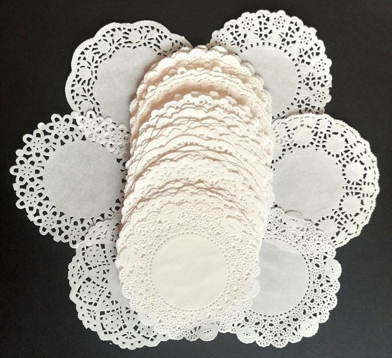 Paper doilies in different designs and sizes, junk journal & scrapbooking supplies, card making supplies, vintage style crafts, lace effect imagem 2