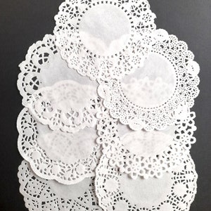 Paper doilies in different designs and sizes, junk journal & scrapbooking supplies, card making supplies, vintage style crafts, lace effect imagem 5