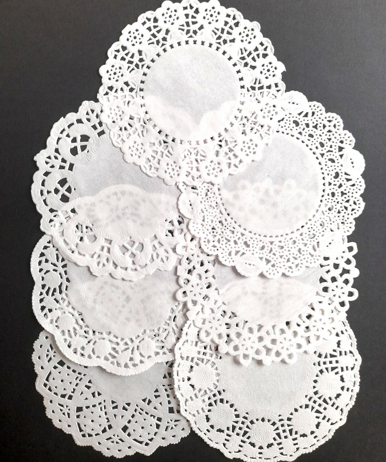 Paper doilies in different designs and sizes, junk journal & scrapbooking supplies, card making supplies, vintage style crafts, lace effect imagem 5