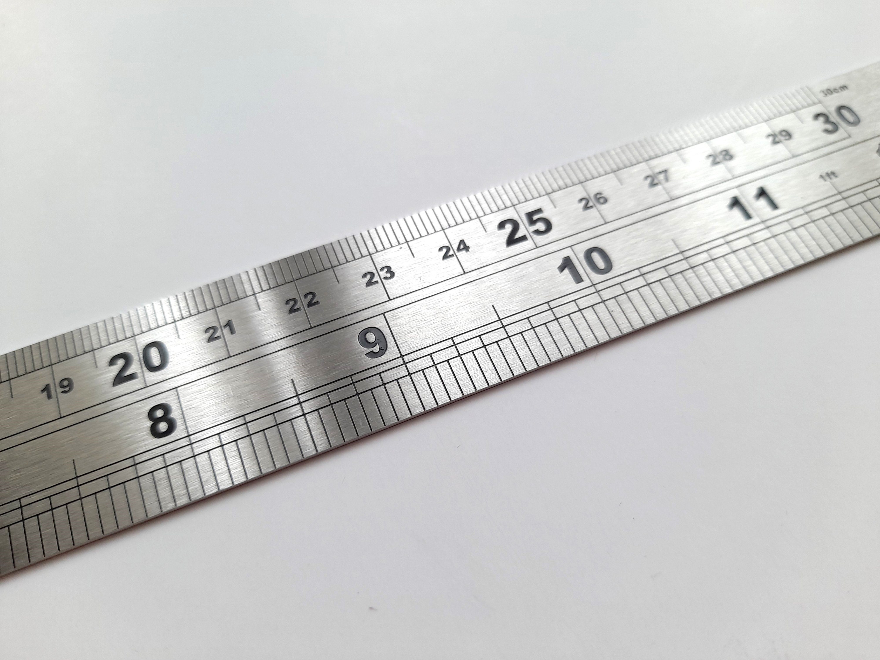 30 cm 12インチのスチール定規、メートル法とヤードポンド法の