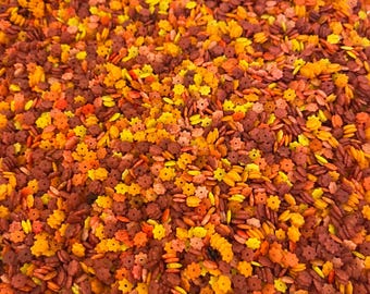 Pasta sensorial con forma de hoja de otoño: un relleno seguro para la caja sensorial Montessori.