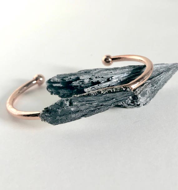 Black on sale kyanite bracelet