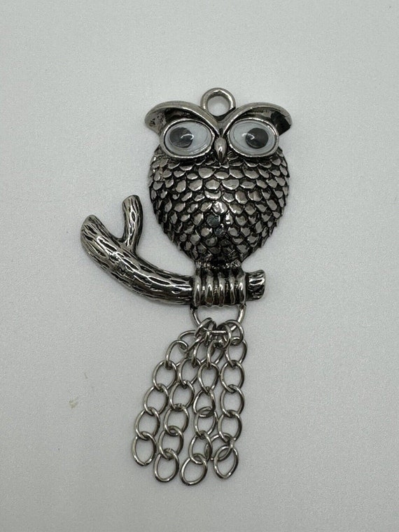 Vintage Googly Eyed Kitschy Owl Pendant Silver To… - image 1