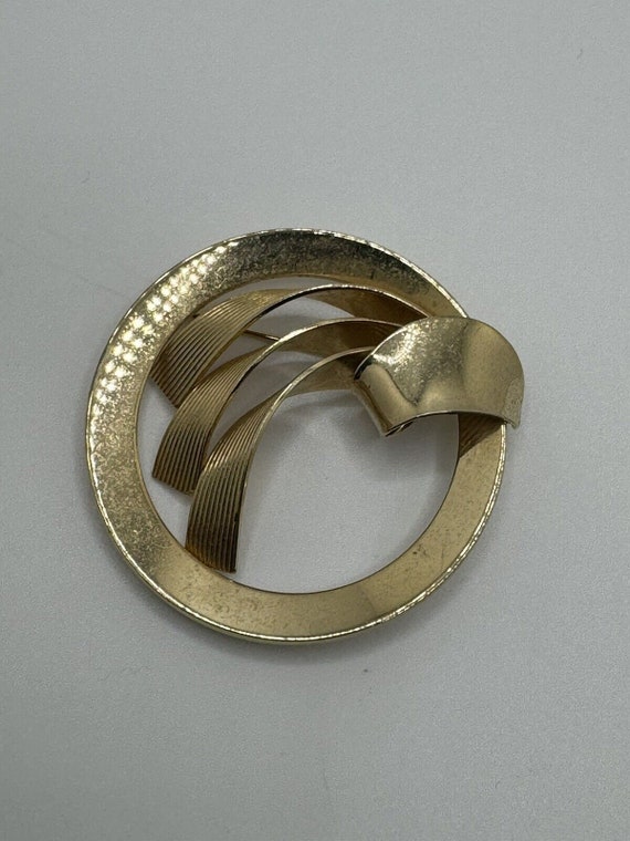 Gold tone Abstract Vintage Metal Brooch Round Cir… - image 1