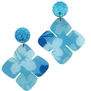 Blue Hibiscus Tiki Earrings. Acrylic & Fabric patterned Blue Hibiscus Flowers. MCM Tiki Flower shaped earrings. Hawaiian Theme Earrings.