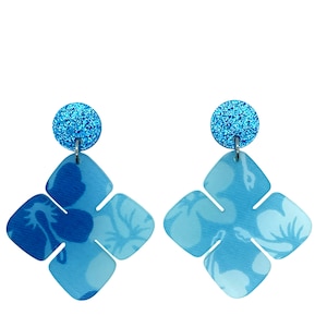 Blue Hibiscus Tiki Earrings. Acrylic & Fabric patterned Blue Hibiscus Flowers. MCM Tiki Flower shaped earrings. Hawaiian Theme Earrings.