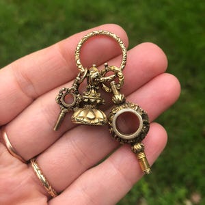 Antique Late Georgian/Early Victorian 15k Gold Chased Split Ring & Chased Gilt Fobs