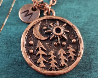 Pine Trees Halskette kleine Kupfer Wald Anhänger Sonne Mond und Sterne Natur Schmuck Natur Camping Geschenk für sie personalisierte Initiale