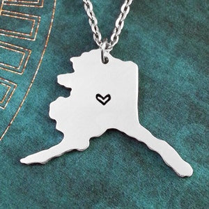 Alaska Halskette, personalisierter Schmuck, Hand gestempelt Halskette, Fernbeziehung, Zustand Halskette, Karte Halskette, Herz Zustand Halskette