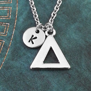 Dreieck Halskette KLEINE griechische Buchstabe Halskette griechische Alphabet Halskette College Schmuck Sorority Halskette Brüderlichkeit Schmuck Delta Symbol Geschenk