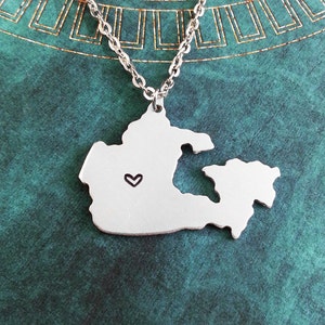 Collier Canada, bijoux personnalisés estampés à la main, collier relation interurbaine, cadeau petite amie, collier pour couple, carte cardiaque, état