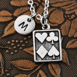 Karte Anzüge Halskette, Initial Halskette, Poker Halskette, Poker Schmuck, Halskette Karten, Monogramm Halskette, Charm Halskette, Poker Geschenk