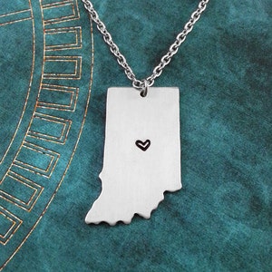 Indiana Halskette, personalisierte Schmuck, Hand gestempelt Halskette, Fern Beziehung, Zustand Halskette, Karte Halskette, Herz Zustand Schmuck