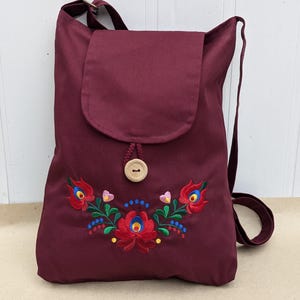 Gestickte ungarische Volkskunst (Matyó) Tasche - Burgund