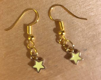 Boucles d’oreille en plaqué or 18K mini étoiles jaune pale