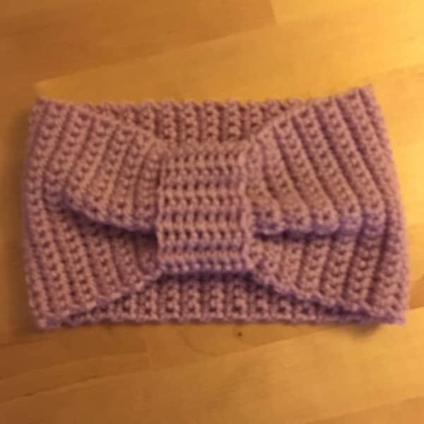 Bandeau au crochet mauve en laine