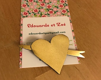 Broche en cuir cœur