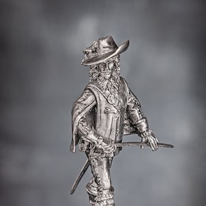 Action Statuette Moschettiere, Figurina Moschettiere Reale con Spada, Mini Figura del XVII Secolo Francia 1/32, Soldatini Giocattolo in Scala 54 mm, Regalo per Papà