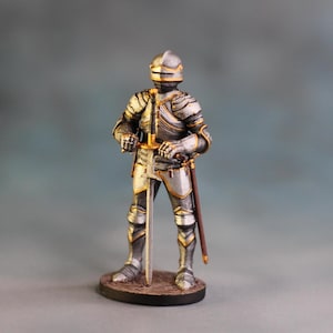 Figurine Templar Knight, DnD Miniature, Battletech Miniature, Mens Gift, Armored Knight with Two Hand Sword, Scale Model of Knight in Armor