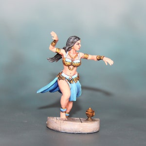 3D Printed Model of East Dancer Girl, Hand Painted Figurine, Gift for Him, Miniature of Asian Queen 54mm, Figurine of Arabian Lady in Scale