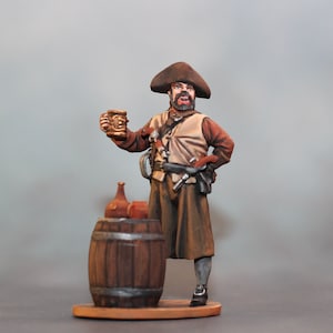 3D gedruckte Miniatur von Pirat mit Fass Rum, handbemalte Pirat Figur 54 mm, Pirat von Tortuga, Sammlerstück, Geschenk für Ihn