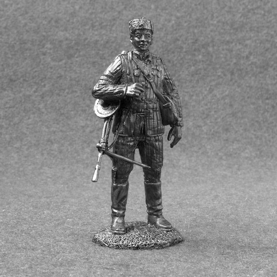 1:32 World War II RUSSIAN INFANTRYMAN 54mm High Quality Resin Kit 1 Figure