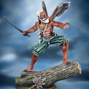 Legendäre japanische Tengu-Harzfigur, 3D gedrucktes Herrengeschenk, Miniatur des japanischen Kriegermönchs, Figur des japanischen Tengu mit Flügeln 80 mm