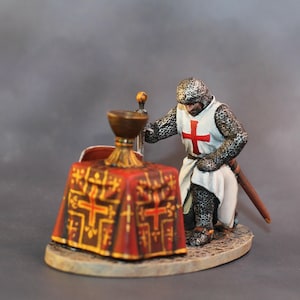 Miniature Collection 2 1/4 Inches, Armored Knight with the Holy Grail, Mens Gift, Toy Soldiers 54mm, Knight Miniature, Knight with Grail