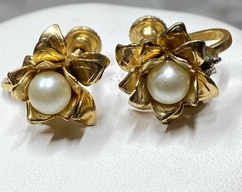 Vintage  Pearl Blossom Flower clip-on earrings screw on back collectable Keepsake