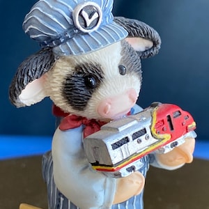 Mary&#39;s Moo Moos figurine