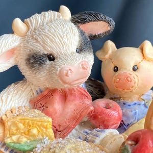 Mary&#39;s Moo Moos figurine