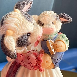 Mary&#39;s Moo Moos figurine