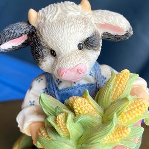 Mary&#39;s Moo Moos figurine