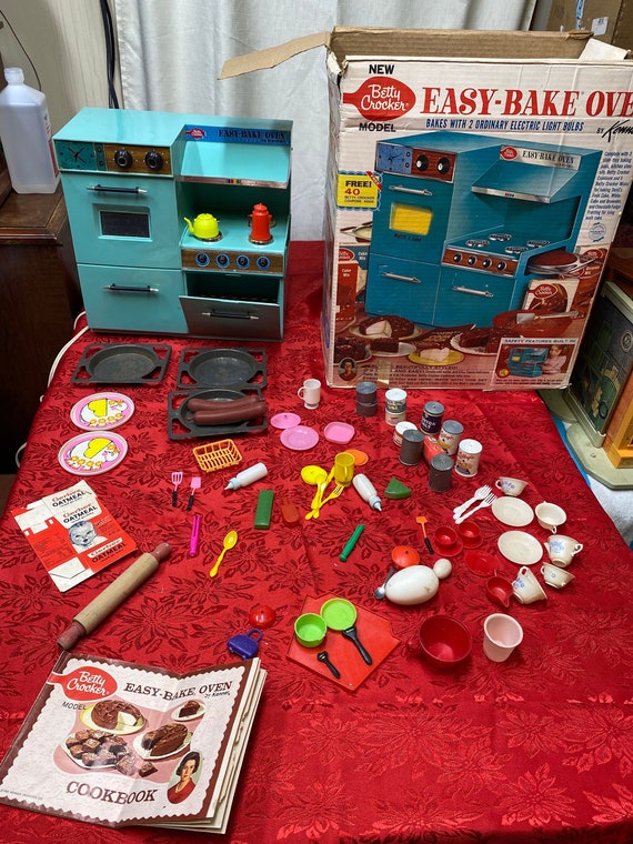 Vintage Betty Crocker Easy Bake Oven Collectable Toy Oven Keepsake