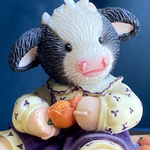 Mary&#39;s Moo Moos figurine
