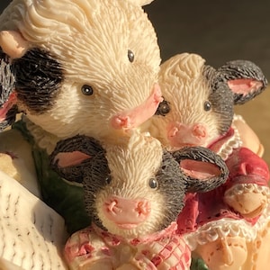 Mary&#39;s Moo Moos figurine