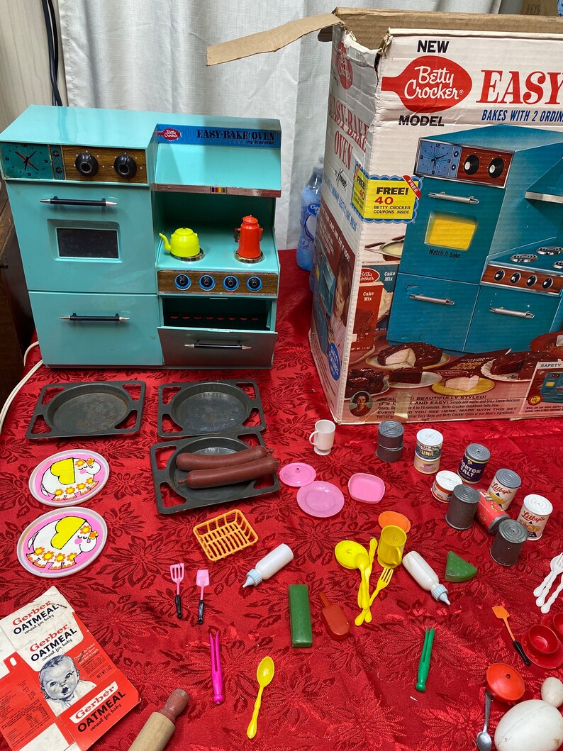 Vintage Betty Crocker Easy Bake Oven Collectable Toy Oven Keepsake Easy vintage-betty-crocker-easy-bake-oven-collectable-toy-oven-keepsake-easy